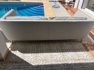 2 divani moderni grigi - 2 e 3 posti - buone condizioni