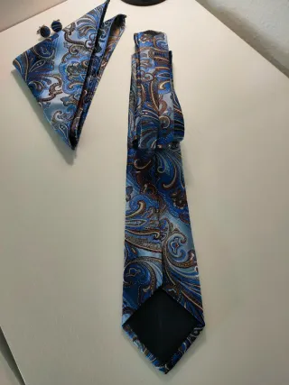 🇮🇹 Cravatta elegante + pochette e gemell