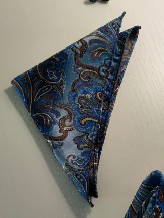 🇮🇹 Cravatta elegante + pochette e gemell
