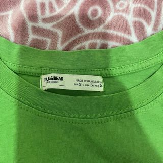 Camiseta verde con estampado de seta