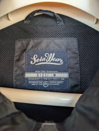 Cazadora Negra Talla M muy ligera