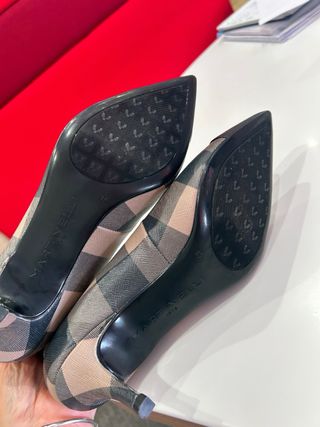 Zapatos Martinelli Beige y Marino oscuro. Talla 38