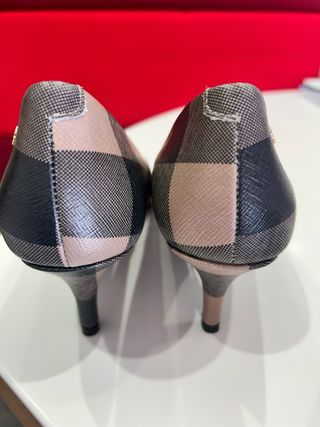 Zapatos Martinelli Beige y Marino oscuro. Talla 38