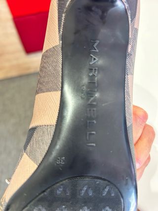 Zapatos Martinelli Beige y Marino oscuro. Talla 38