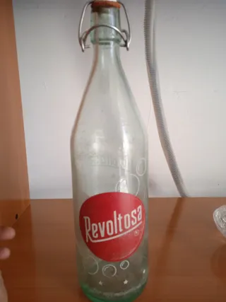 Botella antigua Revoltosa
