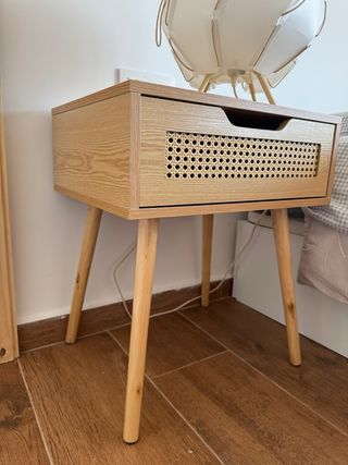 Mesita de noche madera y ratán