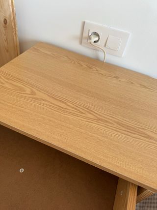 Mesita de noche madera y ratán