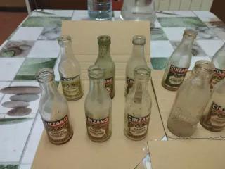 13 Botellas pequeñas vermouth Cinzano