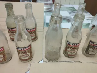 13 Botellas pequeñas vermouth Cinzano