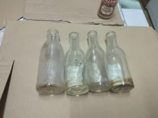 13 Botellas pequeñas vermouth Cinzano