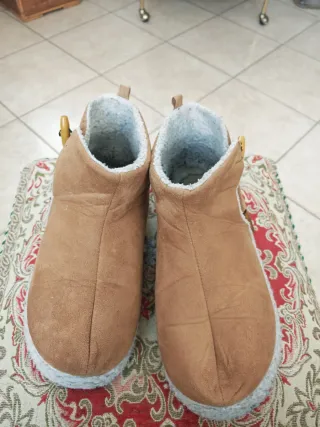 Pantofole scamosciate marroni