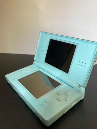 Nintendo DS Lite Ice Blue con R4 e giochi
