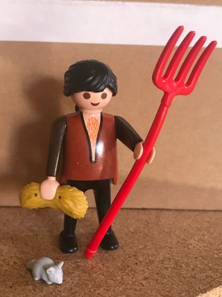 Playmobil granjero con horca y pajar
