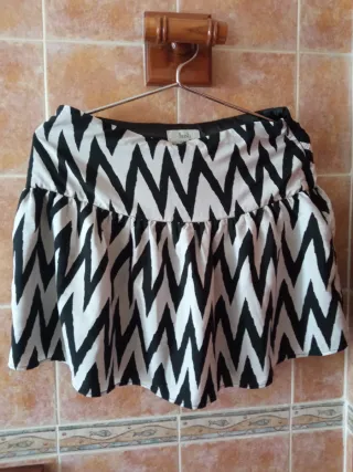 Falda pantalón corta con estampado zigzag