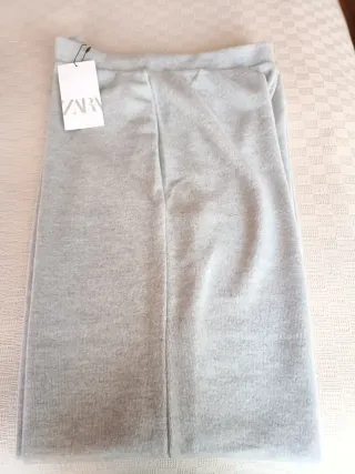 Pantalón gris Zara