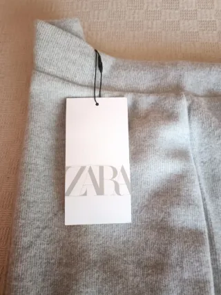 Pantalón gris Zara