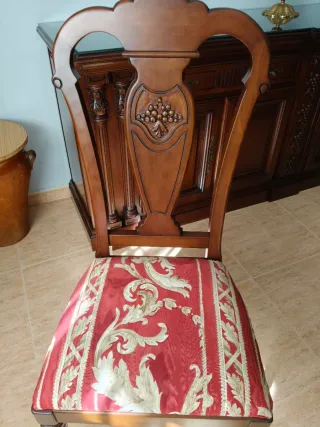 Mesa de comedor de madera y cristal