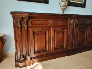 Mesa de comedor de madera y cristal