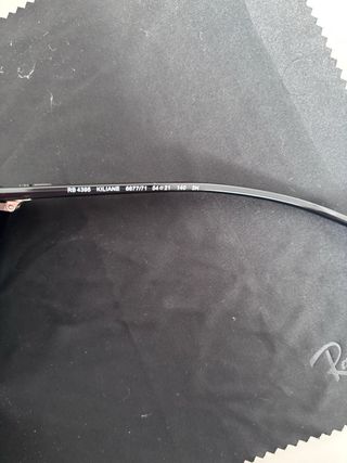 Gafas de Sol Ray-Ban Negras y Estuche Beige