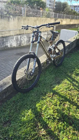 Bicicleta Mondraker Durham