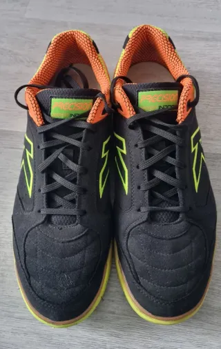 Zapatillas fútbol sala Kelme Negras y Naranjas