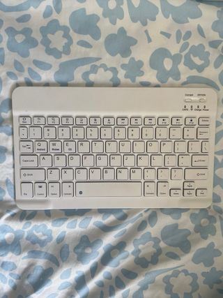 iPad 10.2 8ª Gen 32GB Plata, Apple pencil y teclad