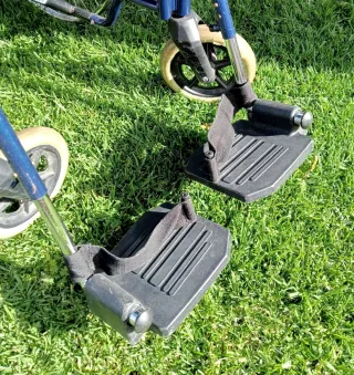 REPOSAPIÉS PARA SILLA DE RUEDAS.