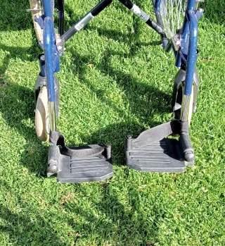 REPOSAPIÉS PARA SILLA DE RUEDAS.