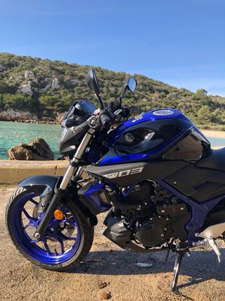 Yamaha MT-03 Negra y Azul