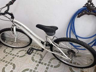 Bicicleta blanca como nueva