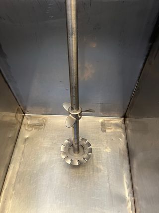 Balsa de acero con mezclador turbo