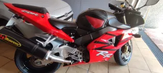Honda CBR 954rr roja y Negra