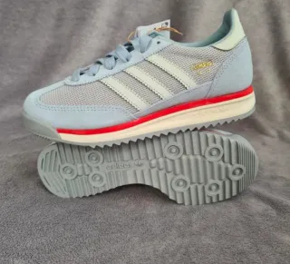 Zapatillas Adidas Grises y Rojas