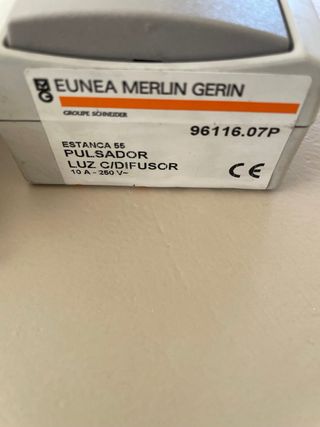 Interruptor Eunea Europoli y pulsadores timbre