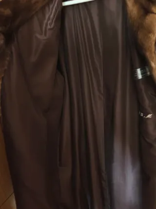 Abrigo de piel marrón