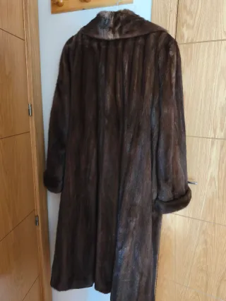 Abrigo de piel marrón