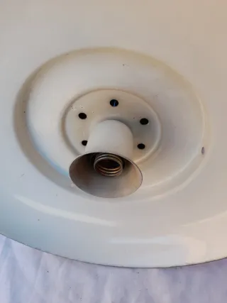 Lámpara de techo dorada de metal