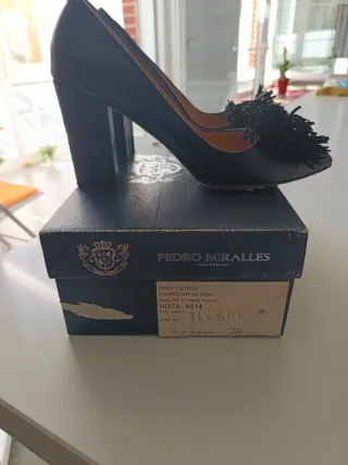 Zapatos Pedro Miralles Negros Tacon Pompon