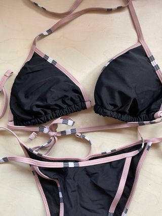 Bikini nero con dettagli a righe taglia M