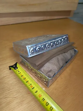 Caja joyero chapa con cojín