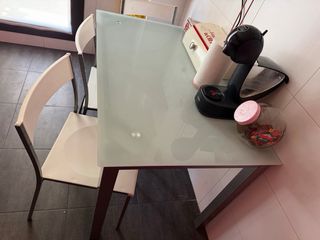 Mesa cristal y metal con 3 sillas