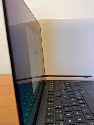 MacBook Air 13” M2 en perfecto estado + 2 fundas