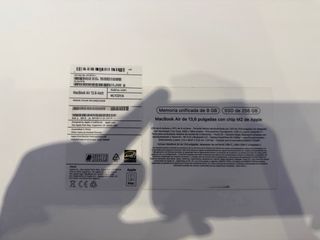 MacBook Air 13” M2 en perfecto estado + 2 fundas