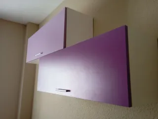 Mueble y mesita de noche de habitación