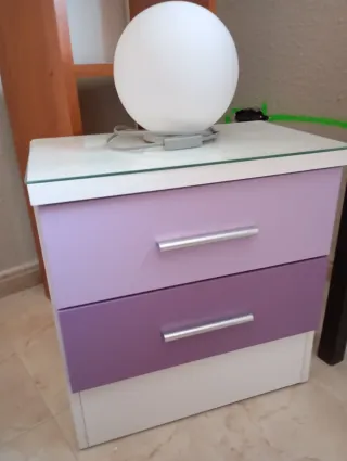 Mueble y mesita de noche de habitación