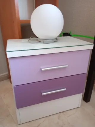 Mueble y mesita de noche de habitación