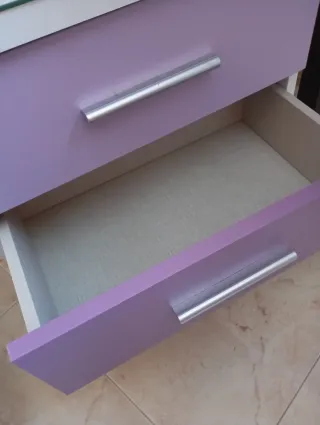 Mueble y mesita de noche de habitación