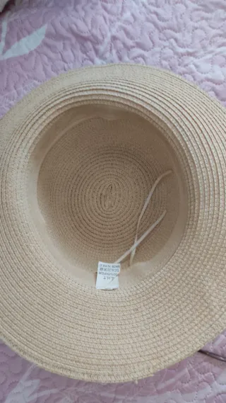 Sombrero de paja con abalorios