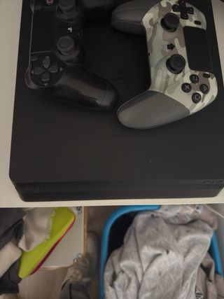 PS4 Slim Sony Negra con 2 mandos