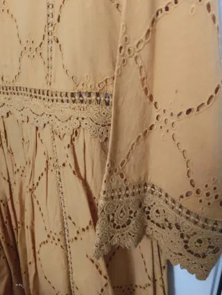 Vestido encaje mostaza talla M